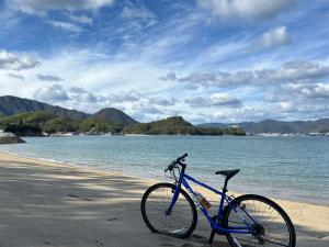 Beach on an island in Shikoku (Shimanami Kaido), taken by Xizi Wang (2024)