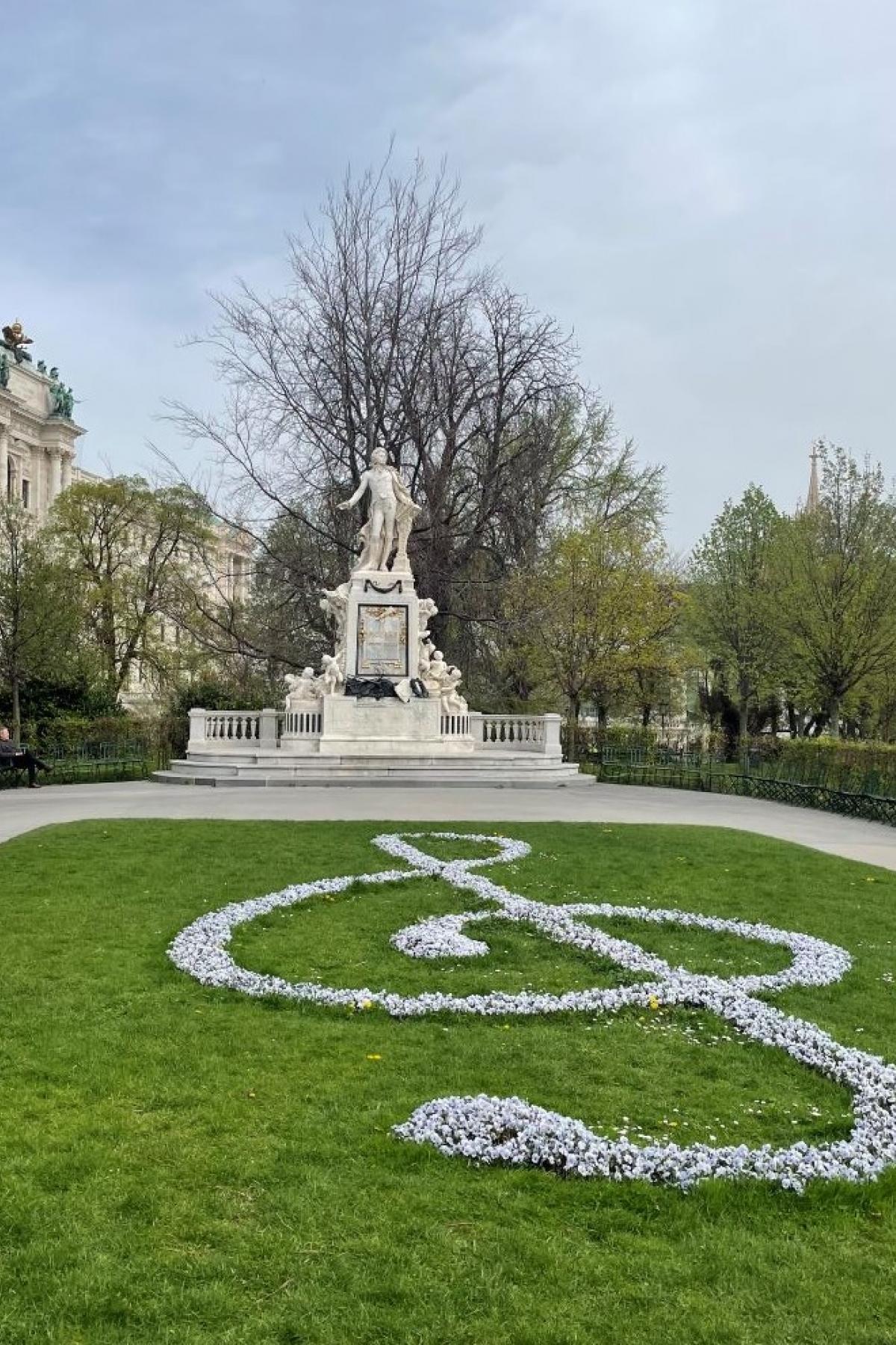 Mozart Monument in Vienna, taken by Alexander Nicholas (2023)