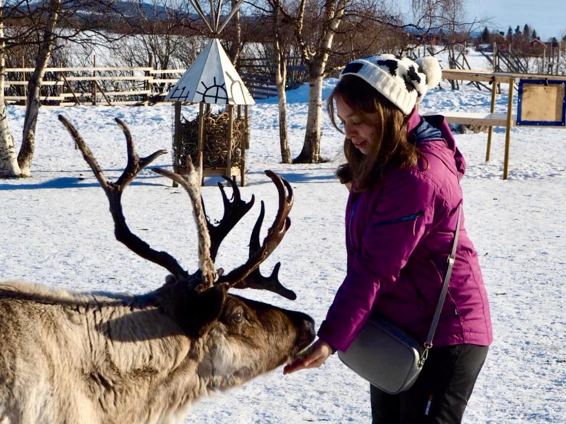 Portrait photo of Jennifer in Jukkasjärvi Swedish Lapland 