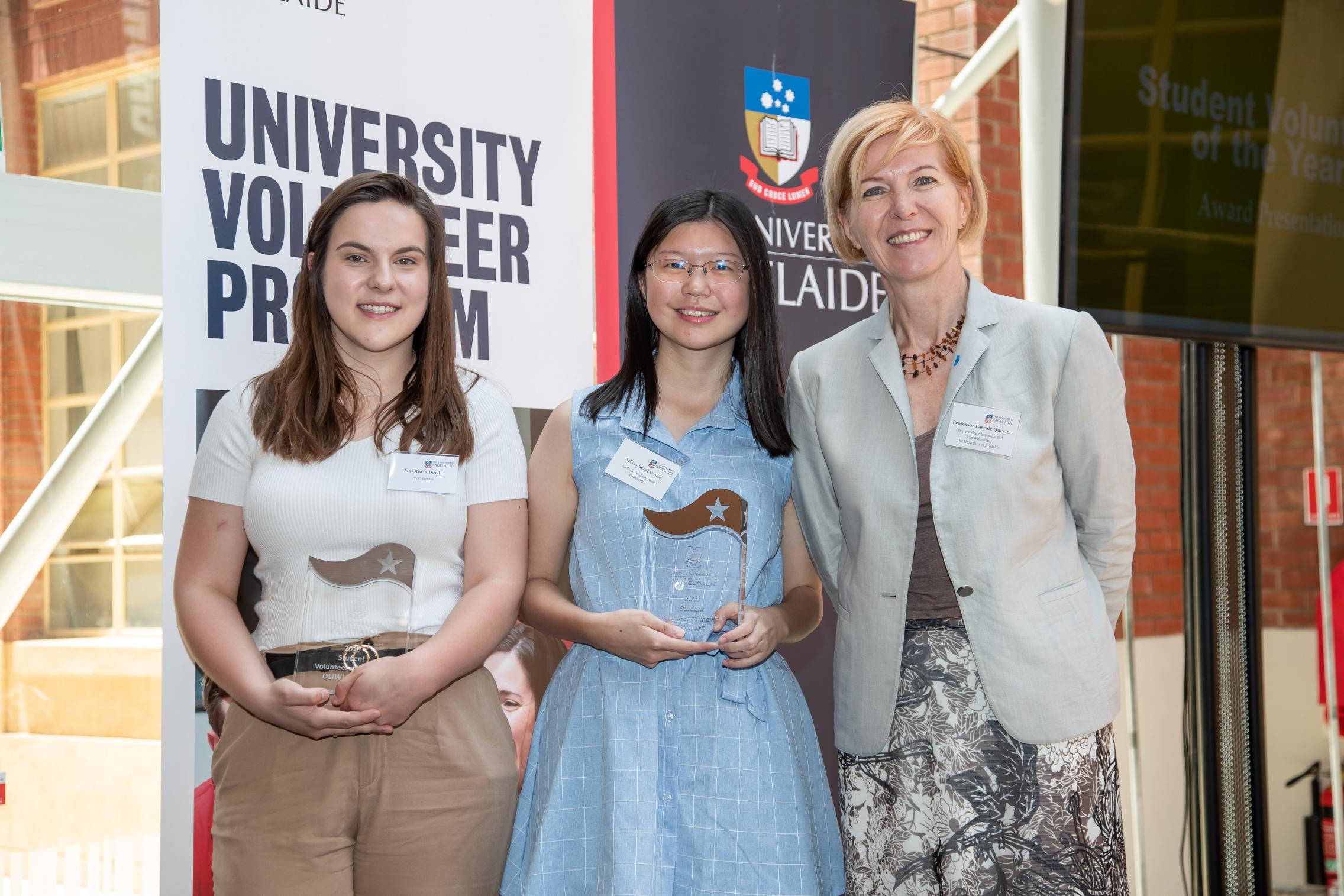 2019 Student Volunteer of the Year, Oliwia and Cheryl